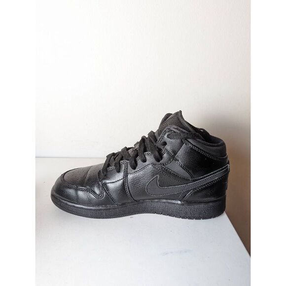 NIKE Air Jordan 1 Mid GS 'Triple Black' GS Size 5.5Y - Picture 6 of 10